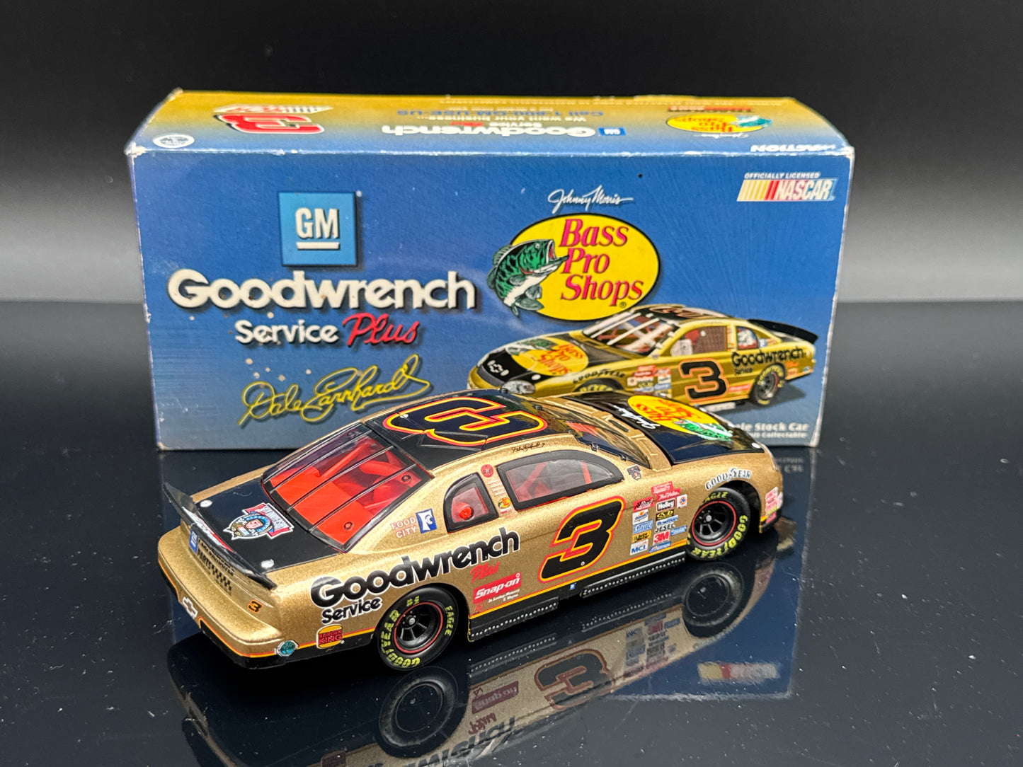 Dale Earnhardt #3 Bass Pro Shops 1998 Monte Carlo 1:32