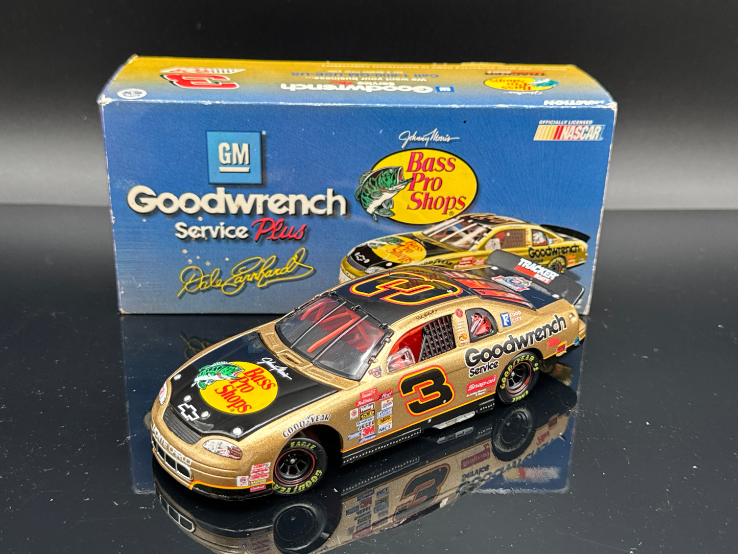 Dale Earnhardt #3 Bass Pro Shops 1998 Monte Carlo 1:32