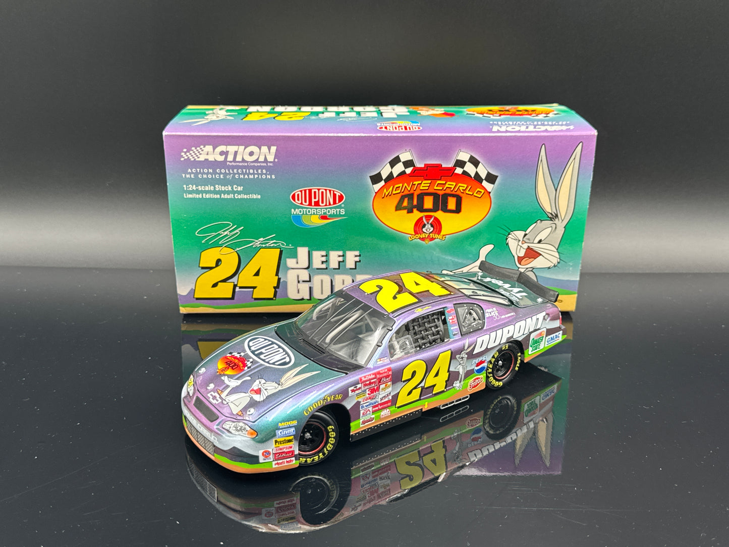 Jeff Gordon #24 DuPont / Looney Tunes 2001 Monte Carlo