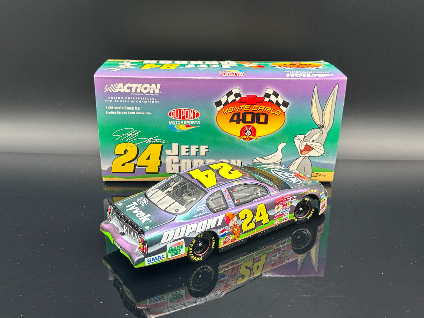 Jeff Gordon #24 DuPont / Looney Tunes 2001 Monte Carlo