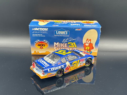 Mike Skinner #31 Lowe's / Looney Tunes 2001 Monte Carlo