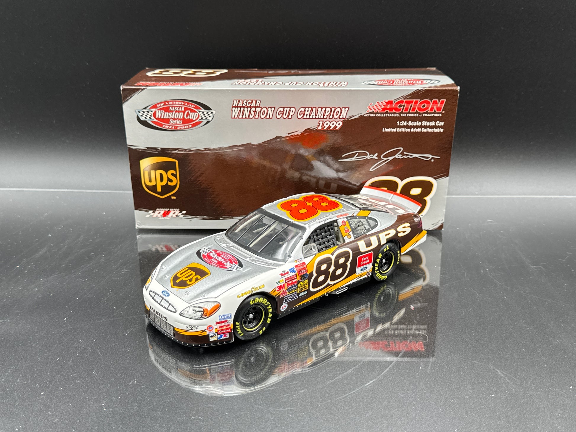 Dale Jarrett #88 UPS / The Victory Lap 2003 Taurus
